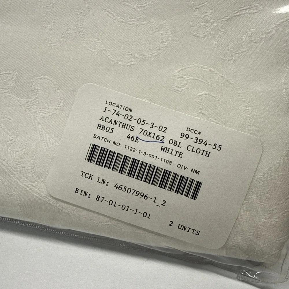 Sferra Acanthus Tablecloths Gold & White Oblong 70